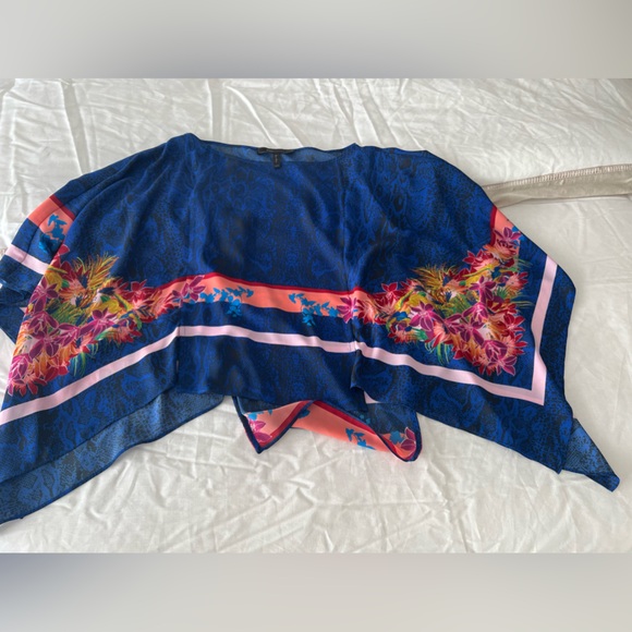 New BCBGMaxAzria Kei Scarf Print Poncho - Kimono Top - Picture 5 of 10